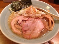 「らーめん（背脂醤油）」@麺通の写真