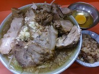 「国産ブタメン 麺少なめ生玉子 アブラ ニンニク少し」@ラーメン富士丸 神谷本店の写真
