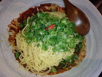 「汁無し担々麺(冷)(MAX)(580→290円)若鶏からあげ」@楽の写真