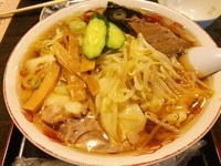 「冷しワンタンメン+麦酒」@栄屋本店の写真