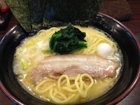 「究極塩豚骨ラーメン（中太麺）」@横濱家系ラーメン 祭家の写真