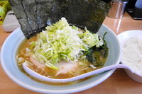 「ラーメン並６５０円＋ネギ５０円」@新岡商店の写真