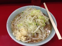 「小麺少なめ硬めニンニク」@ラーメン二郎 中山駅前店の写真