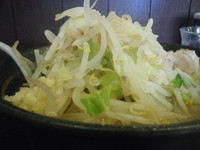 「らーめん（ヤサイニンニク大盛り）750円」@麺屋 王蔵の写真