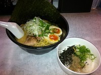 「白きち全部のせと雑炊用ご飯」@ラーメン きちの写真