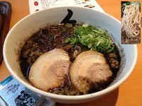 「バリ黒ラーメン＋白ごはん」@秀ちゃんラーメンの写真