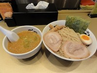 「しょうゆつけ麺　850円　中盛50円　空ゆず」@超ごってり麺 ごっつ 秋葉原店の写真