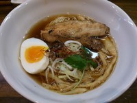 「鶏煮干らーめん　醤油」@とんこつ屋 秀虎の写真