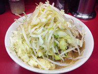 「小ラーメン豚入り＋ヤサイ増し＋ニンニク＋玉ねぎ」@ラーメン二郎 桜台駅前店の写真