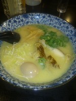 「濃厚鶏そば+味玉」@ブラウンの写真