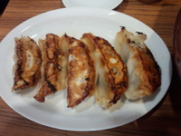 「餃子300円」@横浜家系ラーメン 壱角家 御徒町店の写真