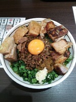 「台湾まぜそばど肉トロ肉」@麺屋はなび 新宿店の写真