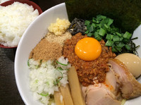 「全部入り台湾チーズまぜそば(ニンニク入り)+ライス」@台湾まぜそば・油そば専門 あびすけ 西新宿7丁目店の写真