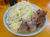 「ブタ入り（800円）ヤサイニンニク」@ラーメン二郎 新橋店の写真
