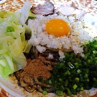 「黒どろまぜそば（〆追い飯付き）800円」@麺や 虎徹の写真
