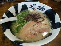 「とんこつらぁめん・・680円」@ラーメンてつ 埼玉蓮田支店の写真