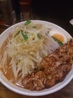 「鷹の爪ラーメン、プチ唐、中盛り、野菜増し」@旨辛ラーメン 表裏の写真