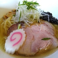 「豊深煮干しそば（塩・平打ち麺）750円」@麺や 虎徹の写真
