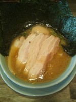 「ラーメン（全部のせ）」@横浜醤油豚骨ラーメン 銀十の写真