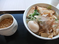 「特製まぜそば」@つけめんTETSU ららぽーと豊洲マリーナキッチン店の写真