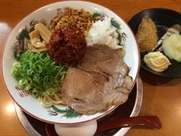 「レッド油そば」@とんこつらーめん ひかりの写真