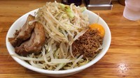 「小ラーメン＋汁なし」@ラーメン神豚 横須賀中央店の写真