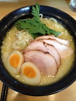 「こってり塩らーめん＋味玉」@鶏らーめん  極楽鳥の写真