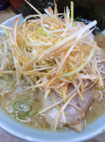 「ネギラーメン激得トッピング」@ラーメン壱六家 磯子本店の写真