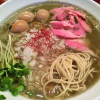 「灰汁中華680円ウズラの炙り味玉100円」@灰汁中華 丿貫の写真