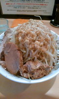 「醤油+豚ダブル850円(ヤサイ、ニンニク、アブラ、カラメ)」@らー麺 シャカリキの写真
