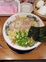 「ラーメン（並・カタメ・ニンニク）＋高菜ご飯」@豚骨発祥 久留米ラーメン くるめやの写真