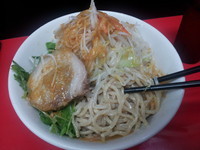 「冷し汁なし(中)＋ニンニクエビマヨ」@びんびん豚の写真