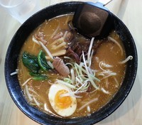 「デコピンラーメン」@さんしょうラーメン 月隈店の写真