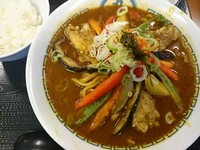 「【1日10杯限定】夏野菜カレーラーメン ￥850」@丸め 田無ファミリーランド店の写真