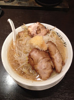 「みちるめん 700円 満足カードみせてトッピングほくし豚無料」@みちる屋 北越谷店の写真