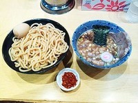 「辛あつ＋味玉・半チャーシュー」@くり山の写真