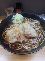 「豚天そば（大盛同料金）450円」@もも家の写真