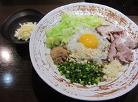 「黒どろまぜそば＋チーズ（８００＋１００＝９００円）」@麺や 虎徹の写真