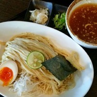 「茜鶏肉つけそば（醤油）８３０円」@龍のひげの写真