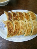 「餃子(５個)270円×2」@横浜とんとんの写真