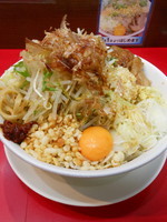 「冷やしまぜそば３００ｇ（ヤサイ・ニンニク・辛玉・ショウガ）」@用心棒の写真