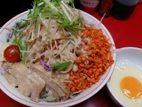 「冷やし中華(大) 生たまご 辛揚げマシマシ アブラ カラメ」@千里眼の写真