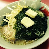 「塩ラーメン （バター２個 ネギ増し 油少なめ）」@ラーメン山岡家 土浦店の写真