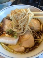 「醤油ラーメン全のせ」@らぁめん矢 ロックンビリースーパーワンの写真