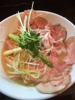 「極濃チャーシューラーメン」@麺69チキンヒーローの写真