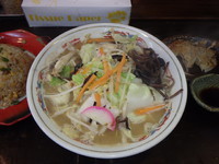 「ちゃんぽん(700円)半チャーハン(350円)餃子4ヶ他」@なかつ宝来軒 別府店の写真