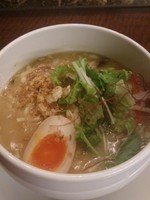 「鶏白湯醤油そば」@蔭山樓 恵比寿店の写真