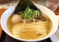 「味玉しおそば＋手作り焼ギョウザ3コ」@麺や食堂 本店の写真