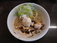 「ピリ辛冷やし胡麻だれそば：880円」@肉そば総本山 神保町 けいすけの写真