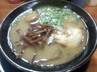 「ラーメン(650円)+タマゴ(100円)」@博多長浜らーめん ぼたんの写真